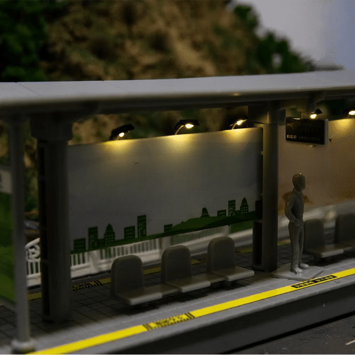 Lot De 10 Tables Et Chaises Pour Maquettes De Trains HO (échelle 1:87) – Peintes à La Main – Scènes De Rue