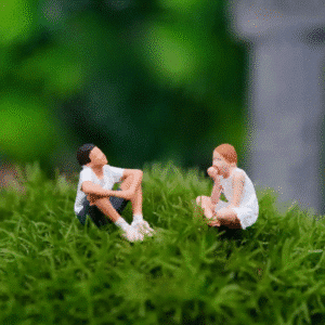 Figurines miniatures 1/87 deux enfants assis (lot de 2)