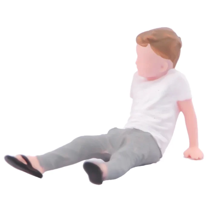 Figurine miniature enfant assis 23
