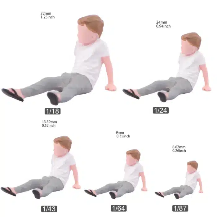 Figurine miniature enfant assis 13