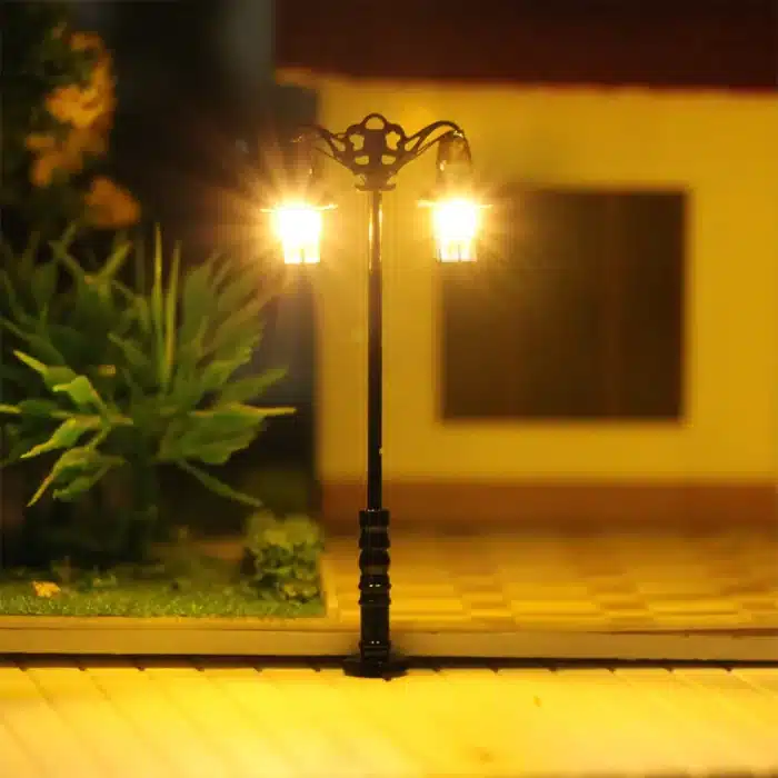 Lampadaires miniatures noirs LED 1/160 8