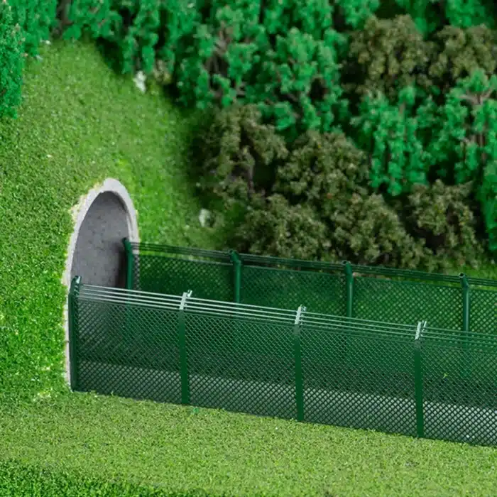 Clôture grillagée miniature – échelle HO argent 16