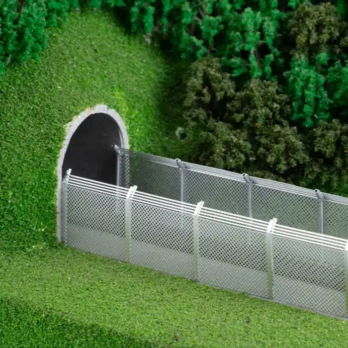 Clôture grillagée miniature – échelle HO argent 3