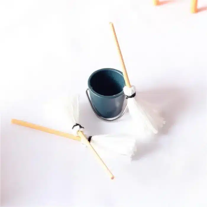 Balai et seau miniature 1/12 3