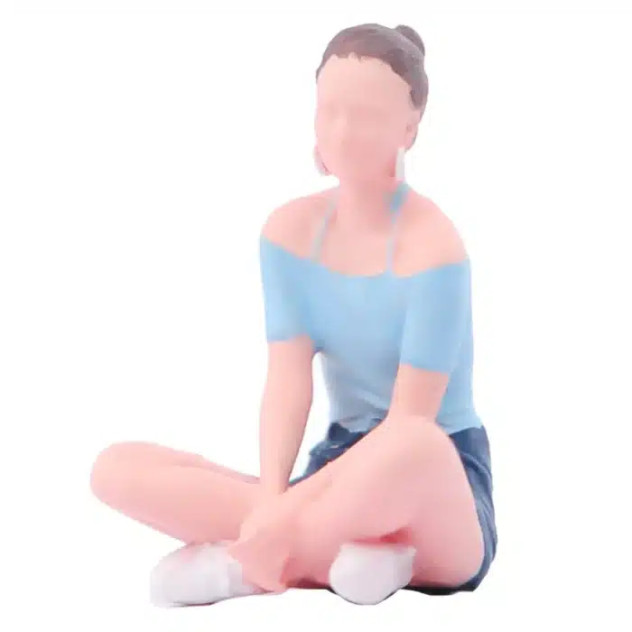 Figurines miniatures – femme assise en tailleur 1/43 9