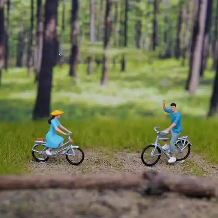 Figurine 1/87 femme cycliste 2