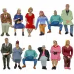 Figurines personnages assises 1/25 1
