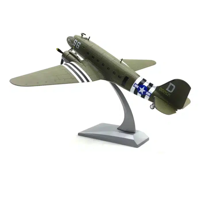 Douglas C-47 Skytrain 1/100 4