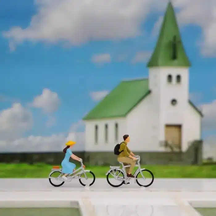 Figurine 1/87 femme cycliste 4