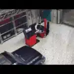 equipement garage pneus 1-24 (Miniature Machine de Montage & Équilibrage de Pneus – Garage 1/24) 5