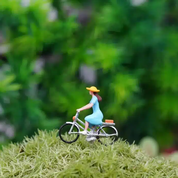 Figurine 1/87 femme cycliste 5