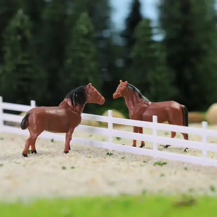 Figurines chevaux​ marrons HO 3