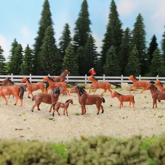 Figurines chevaux​ marrons HO 4