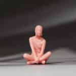 Figurines miniatures – famille assise au parc 3