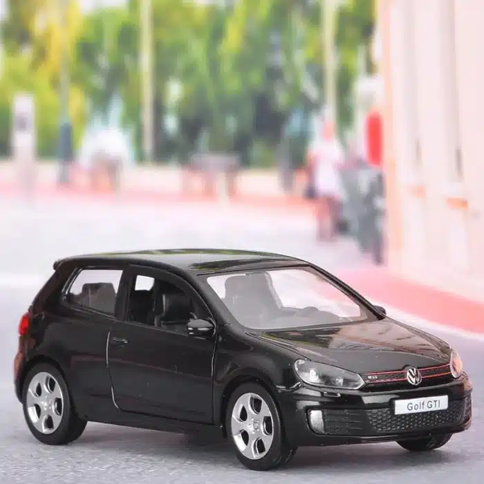 Maquette Volkswagen Golf 6 GTI 1/36 4