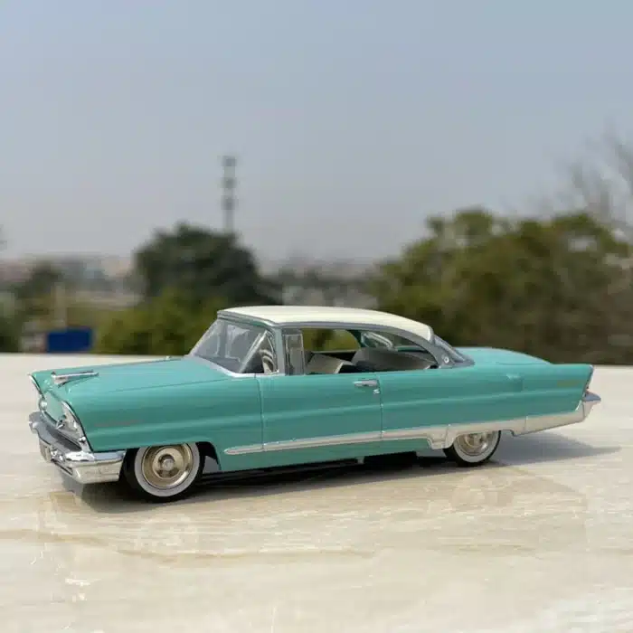 Maquette de voiture de sport ancienne classique 5