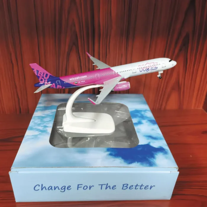 Avion maquette WIZZ A321 20 cm 1