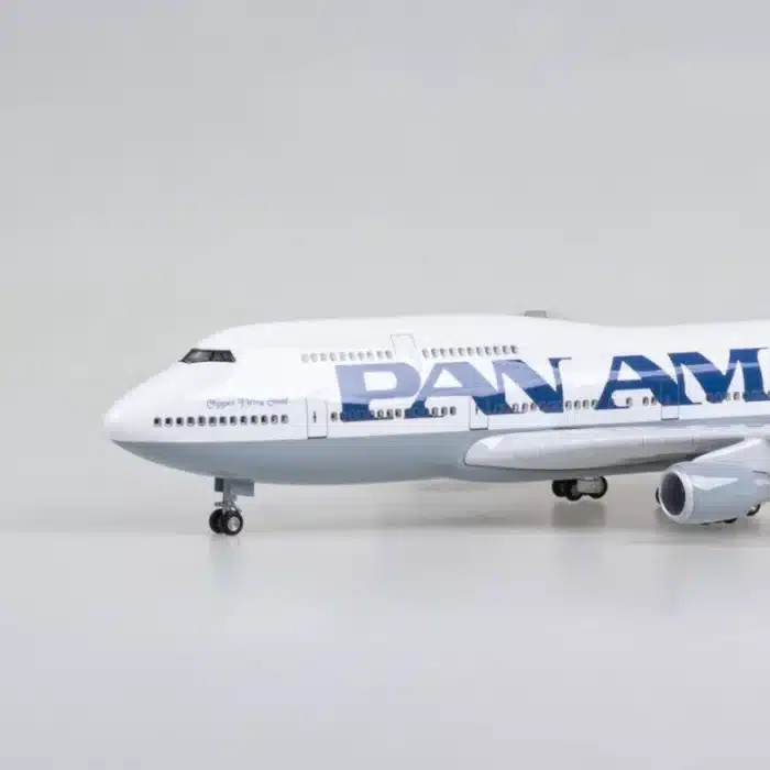 Maquette d'avion PAN AM B747 3