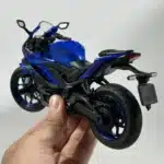 Maquette moto Yamaha bleu 1/12 6