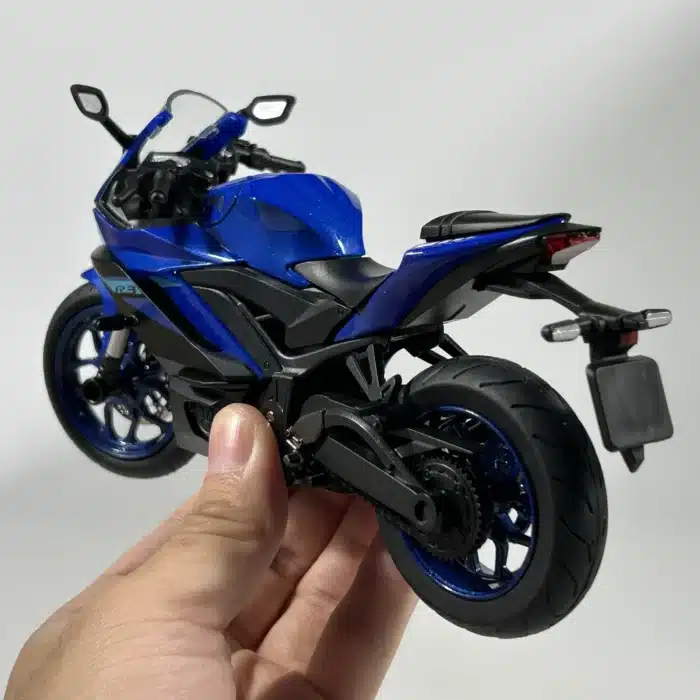 Maquette moto Yamaha bleu 1/12 6