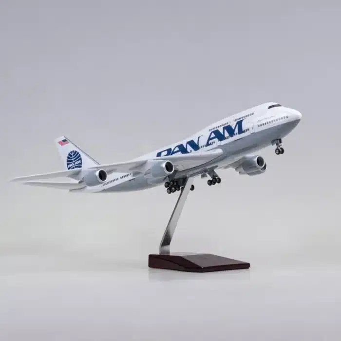 Maquette d'avion PAN AM B747 5