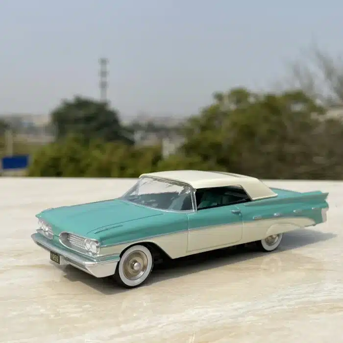 Maquette de voiture de sport ancienne bleue 4