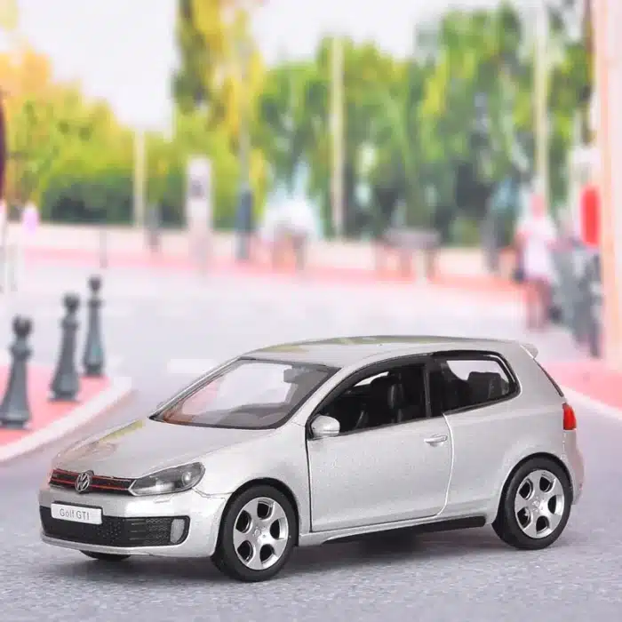 Maquette Volkswagen Golf 6 GTI 1/36 3