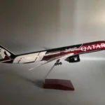 Avion miniature Qatar B77 1/47 6