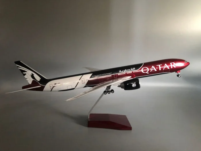Avion miniature Qatar B77 1/47 6