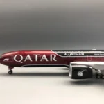 Avion miniature Qatar B77 1/47 3