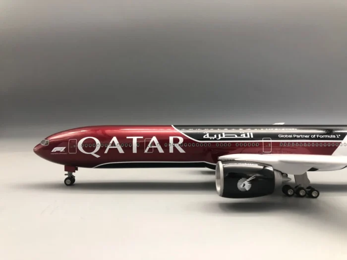 Avion miniature Qatar B77 1/47 3
