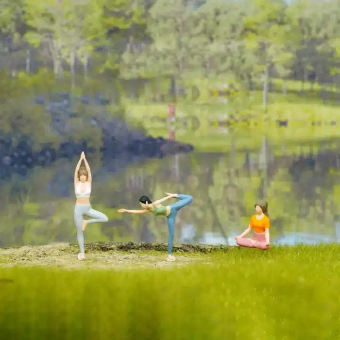Figurines miniatures femme yoga 1/87 3
