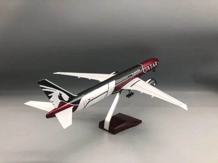 Avion miniature Qatar B77 1/47 4