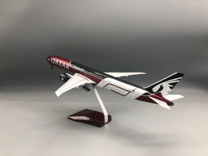 Avion miniature Qatar B77 1/47 5