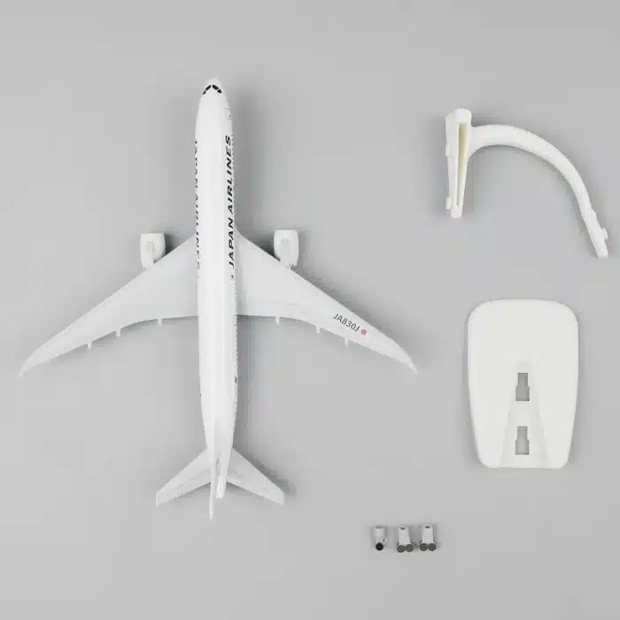 Avion miniature Japan Airlines 6