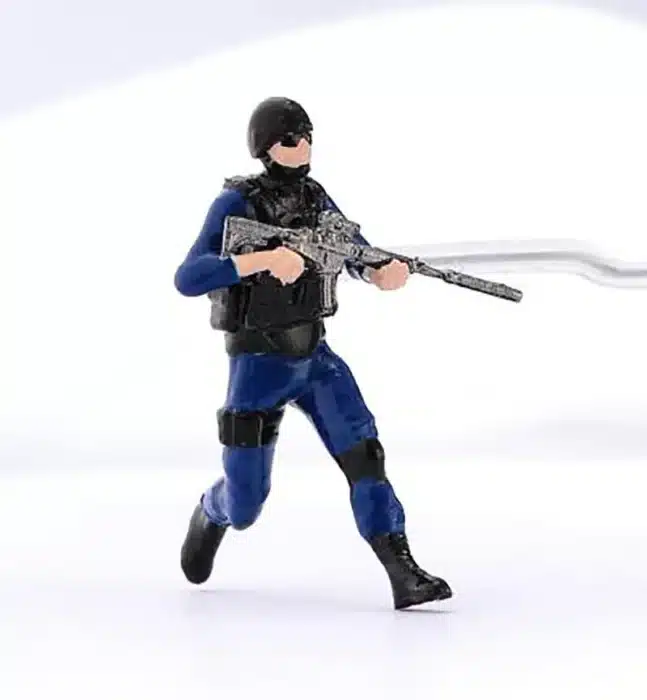 Figurine police unité d'intervention 1/64 6