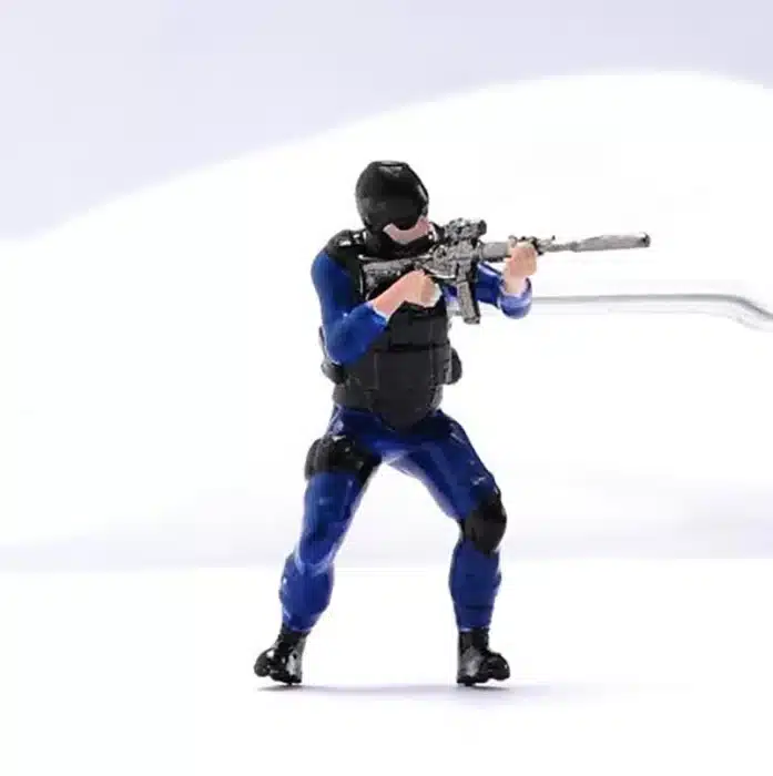 Figurine police unité d'intervention 1/64 5