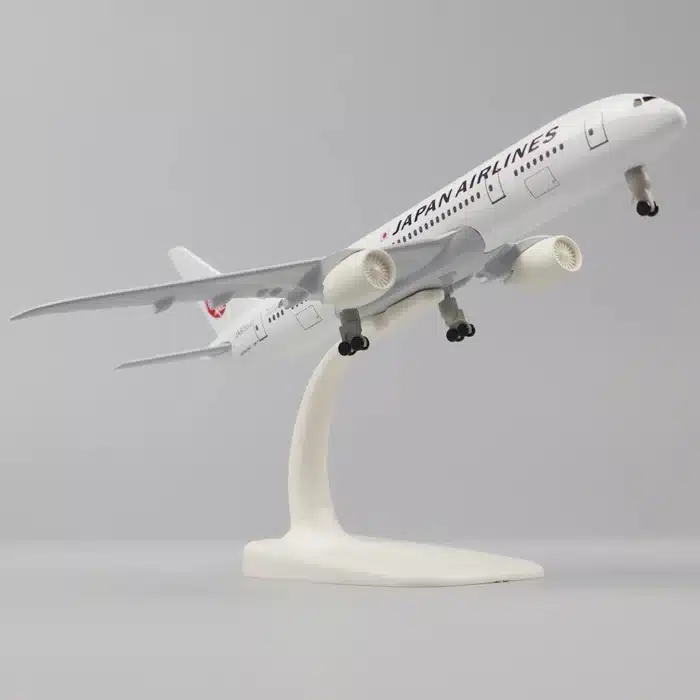 Avion miniature Japan Airlines 4