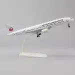 Avion miniature Japan Airlines 1